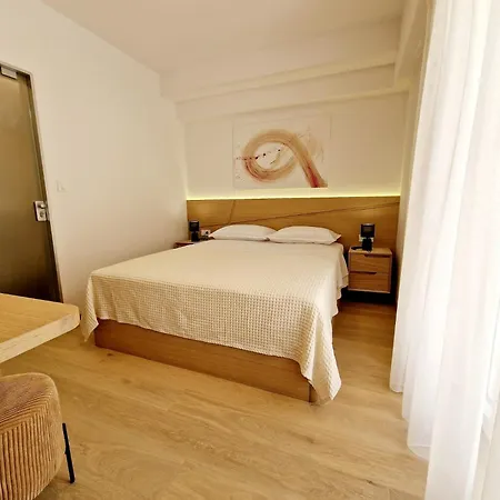 Elodie Apartment Split