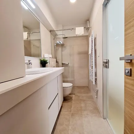 Elodie Apartment Split